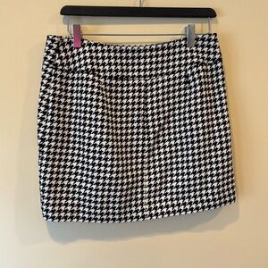 Black and white skirt super cute